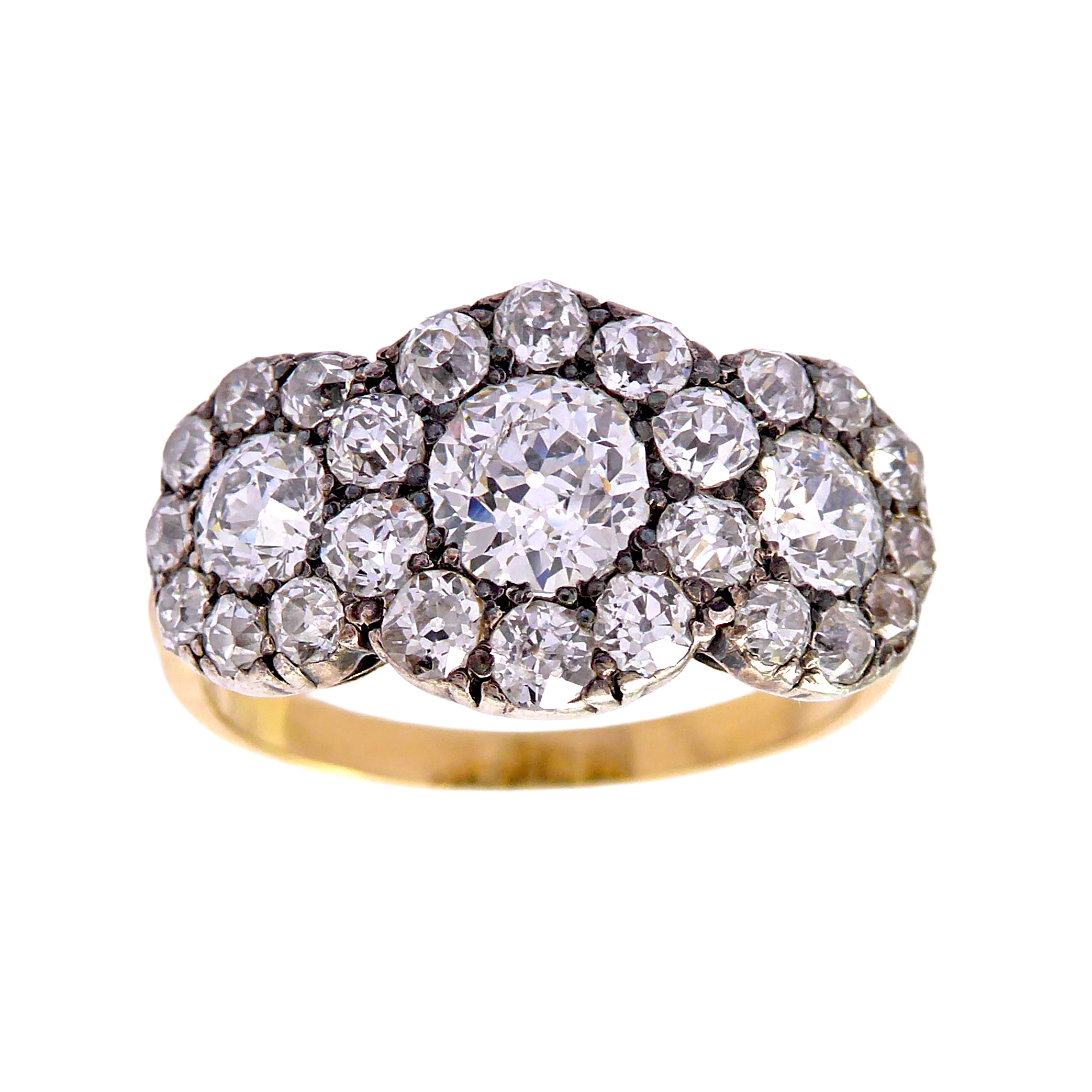Early 20th century three stone diamond cluster ring, c.1905, with three graduated old European cut diamonds, the centre stone of approximately 0.75ct,